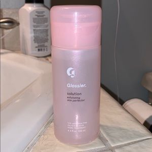glossier solution